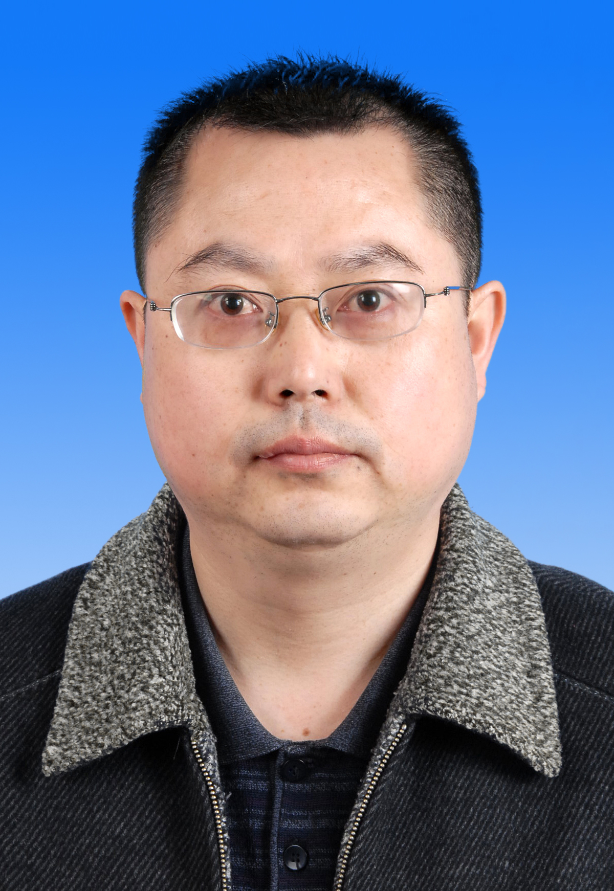 cn 招生专业:材料物理与化学 个人简历         张旭东,男,1970年生
