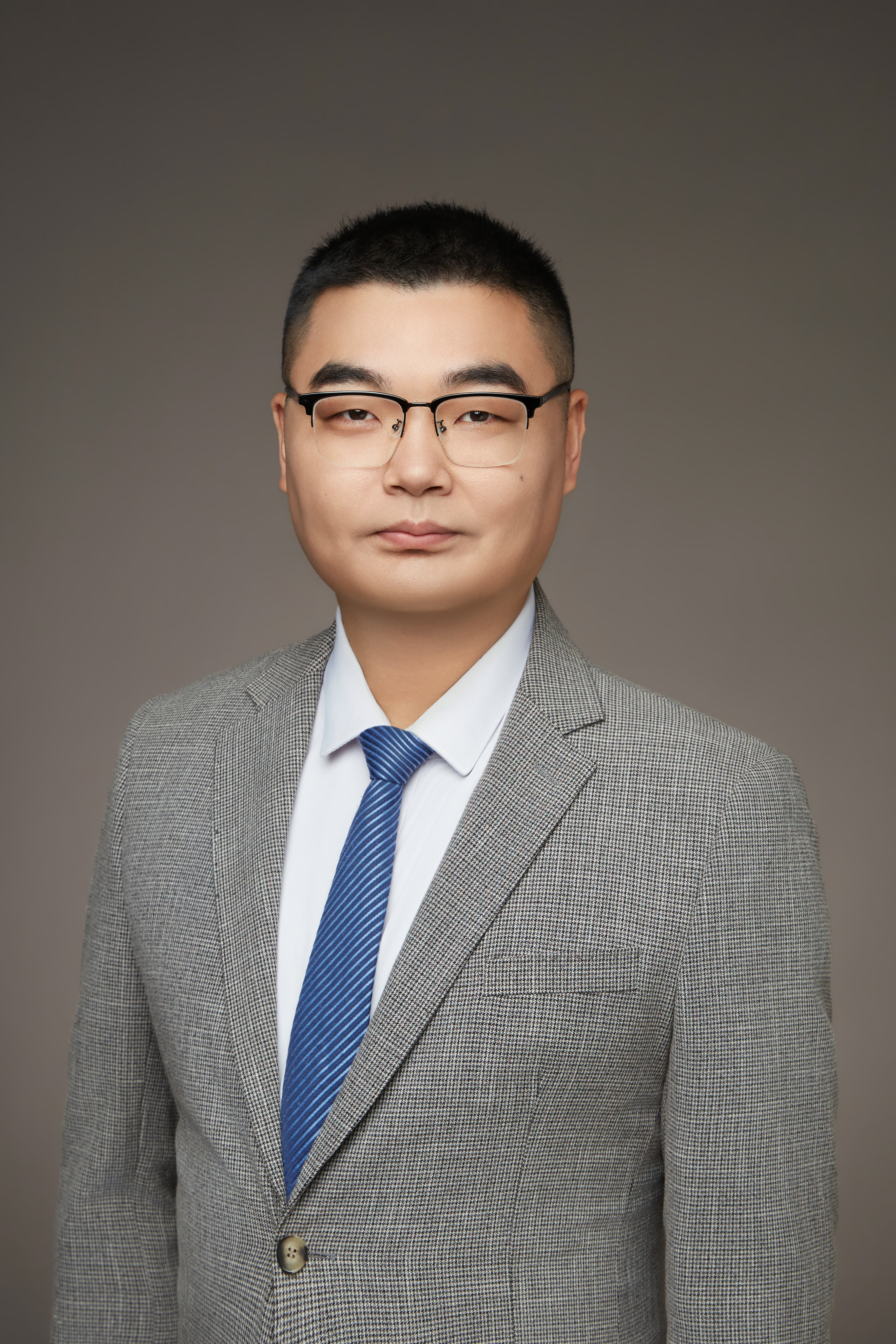 李精伟的照片